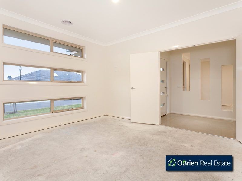 44 Cassowary Avenue, Pakenham VIC 3810