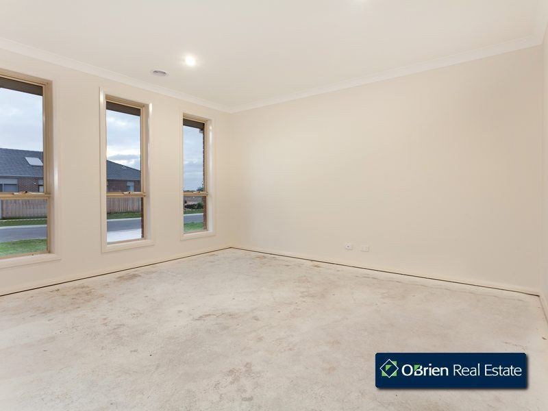 44 Cassowary Avenue, Pakenham VIC 3810