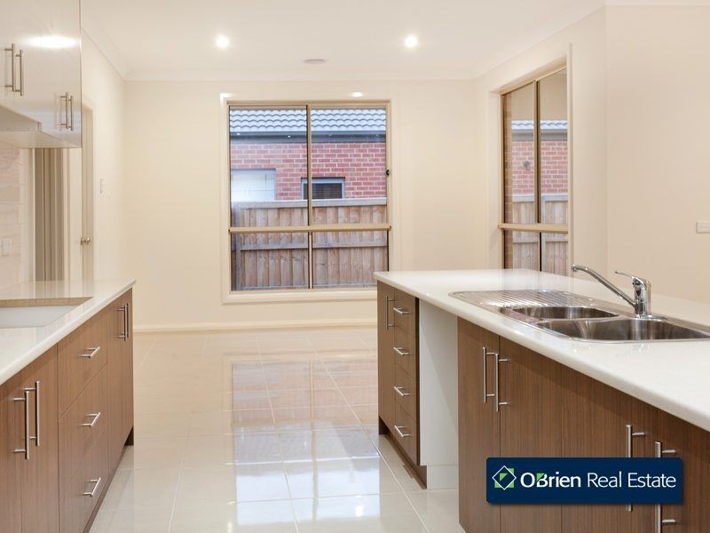 44 Cassowary Avenue, Pakenham VIC 3810