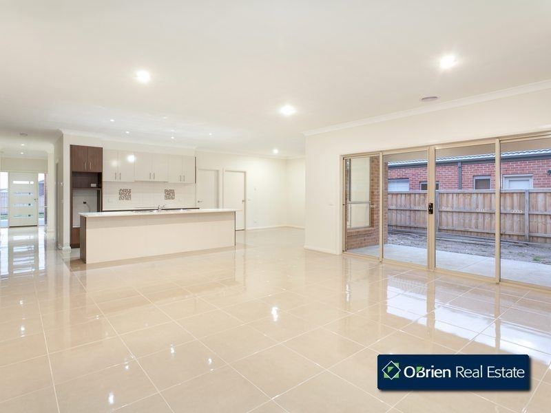 44 Cassowary Avenue, Pakenham VIC 3810