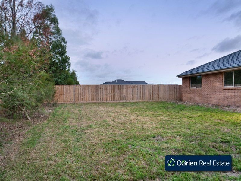 44 Cassowary Avenue, Pakenham VIC 3810