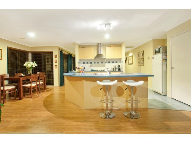 18 Glenshee Drive, Lynbrook VIC 3975