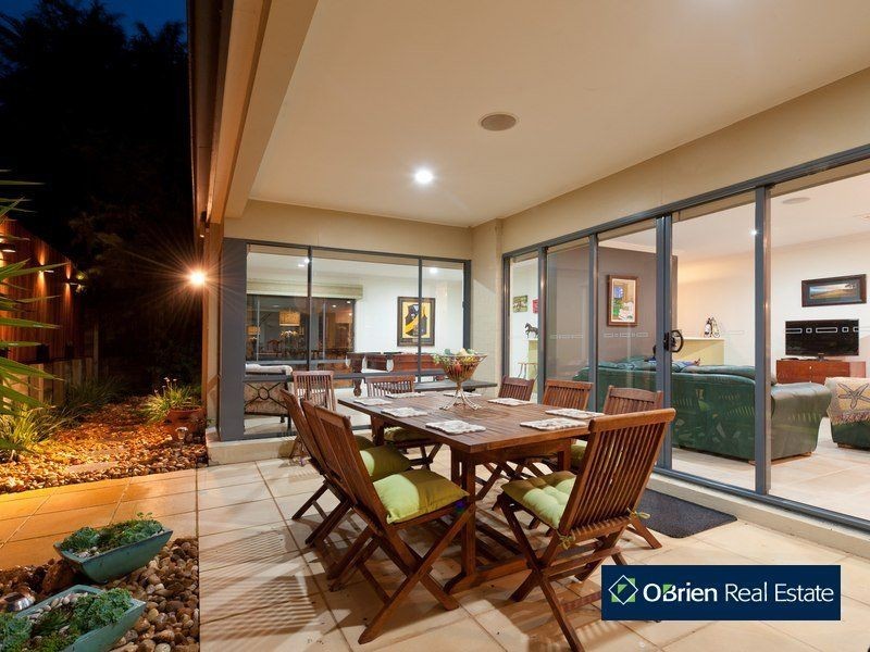 8 Hamdon Green Street, Berwick VIC 3806