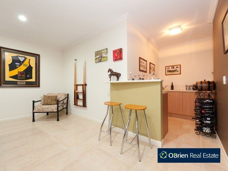 8 Hamdon Green Street, Berwick VIC 3806