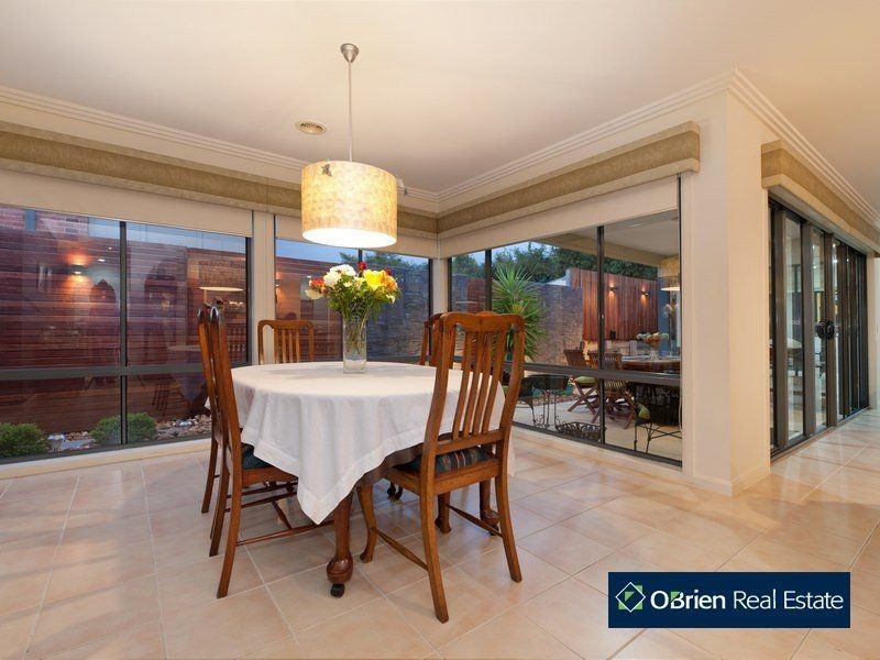 8 Hamdon Green Street, Berwick VIC 3806