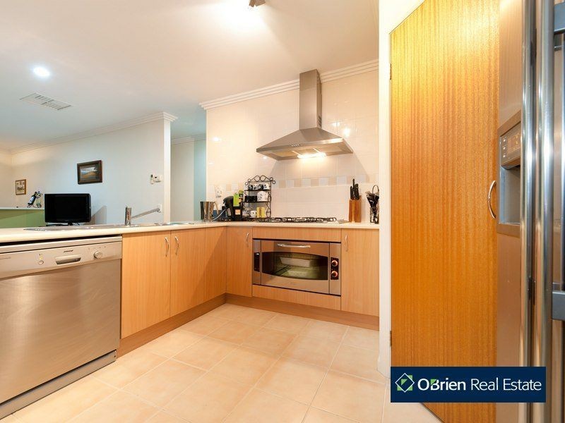 8 Hamdon Green Street, Berwick VIC 3806