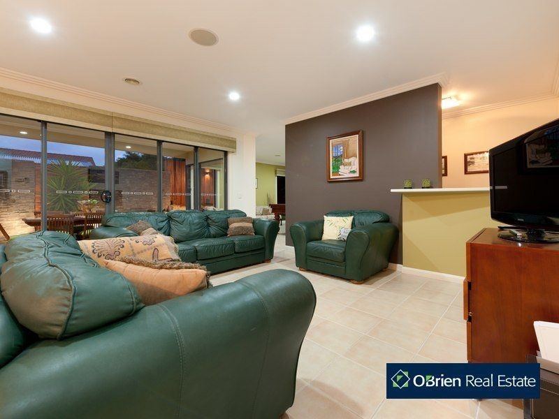 8 Hamdon Green Street, Berwick VIC 3806