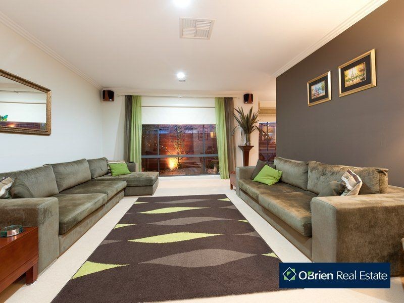 8 Hamdon Green Street, Berwick VIC 3806