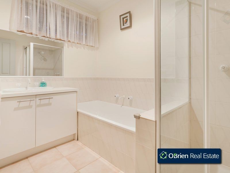 12 Millgrove Way, Berwick VIC 3806