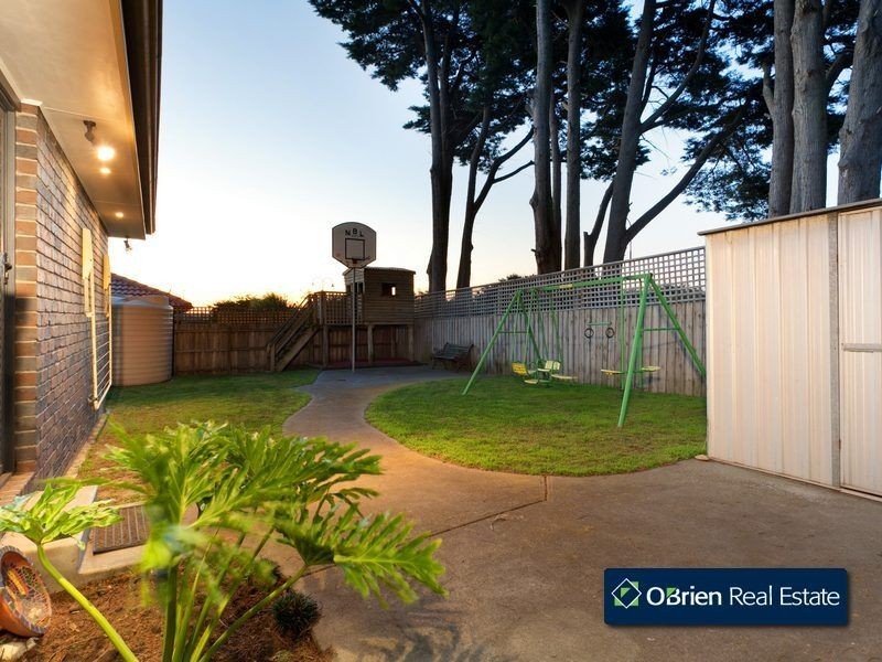 12 Millgrove Way, Berwick VIC 3806