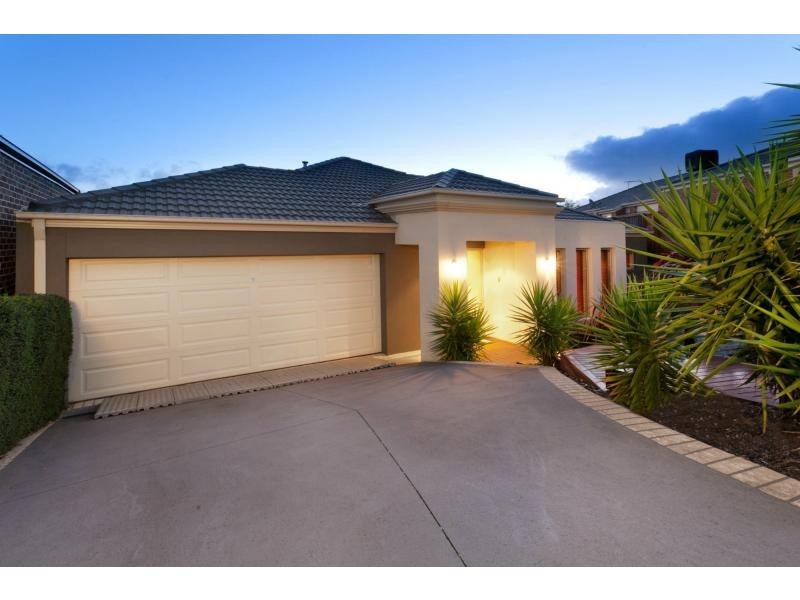 10 Lorne Court, Berwick VIC 3806