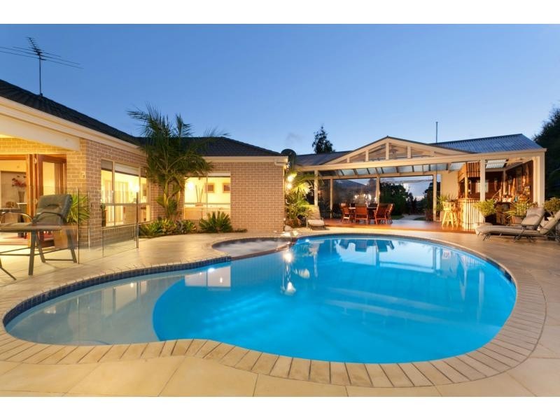 10 Lorne Court, Berwick VIC 3806