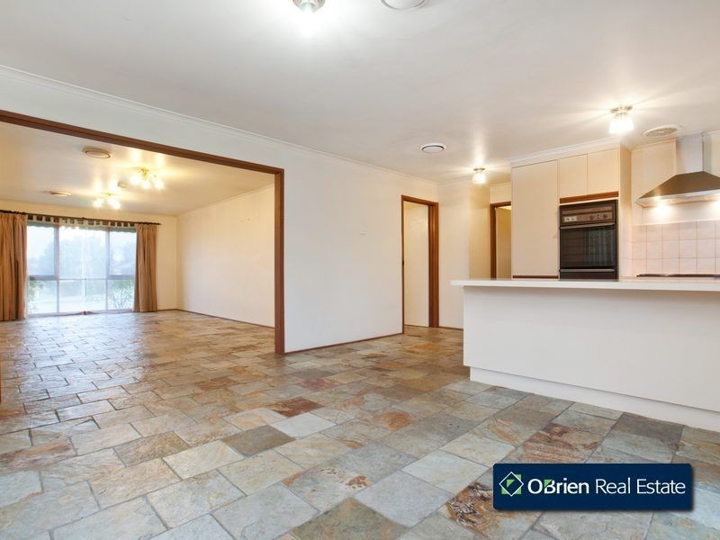 4 Lydia Mary Drive, Berwick VIC 3806