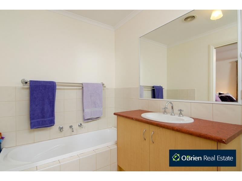 2/96 Sweeney Drive, Narre Warren VIC 3805