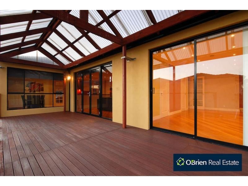 18 Peppertree Avenue, Narre Warren South VIC 3805