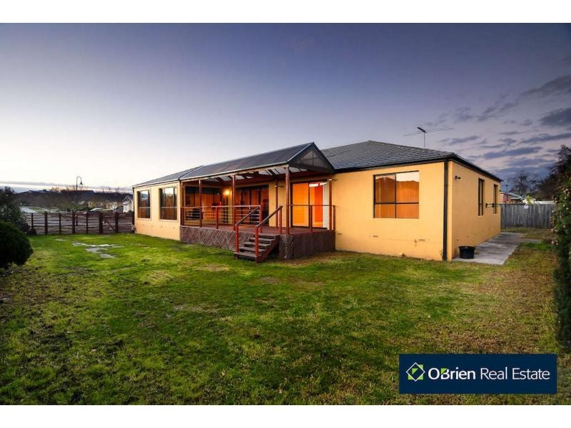 18 Peppertree Avenue, Narre Warren South VIC 3805