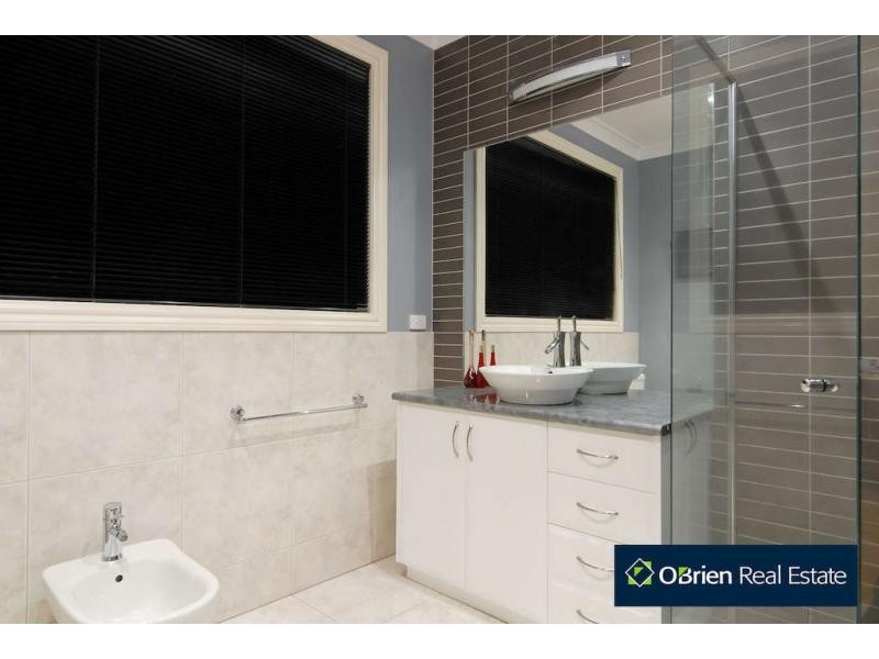 18 Peppertree Avenue, Narre Warren South VIC 3805