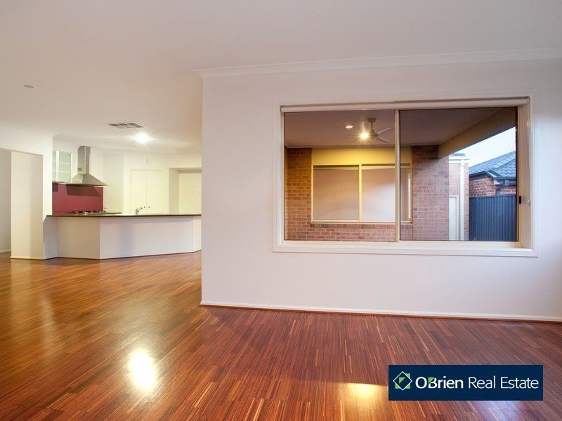 5 Strahan Close, Berwick VIC 3806