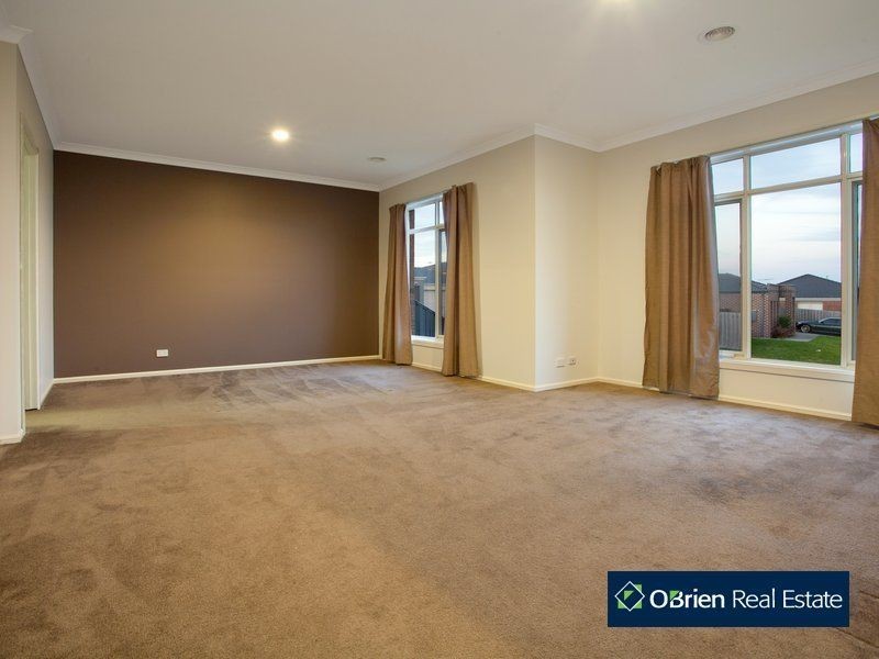5 Strahan Close, Berwick VIC 3806