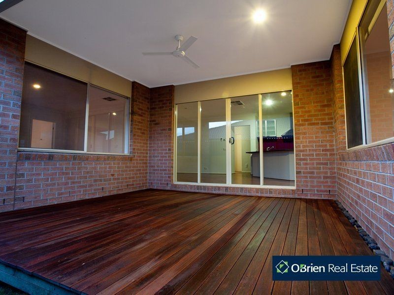 5 Strahan Close, Berwick VIC 3806