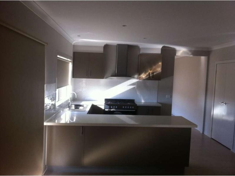 12 Howe Way, Cranbourne East VIC 3977