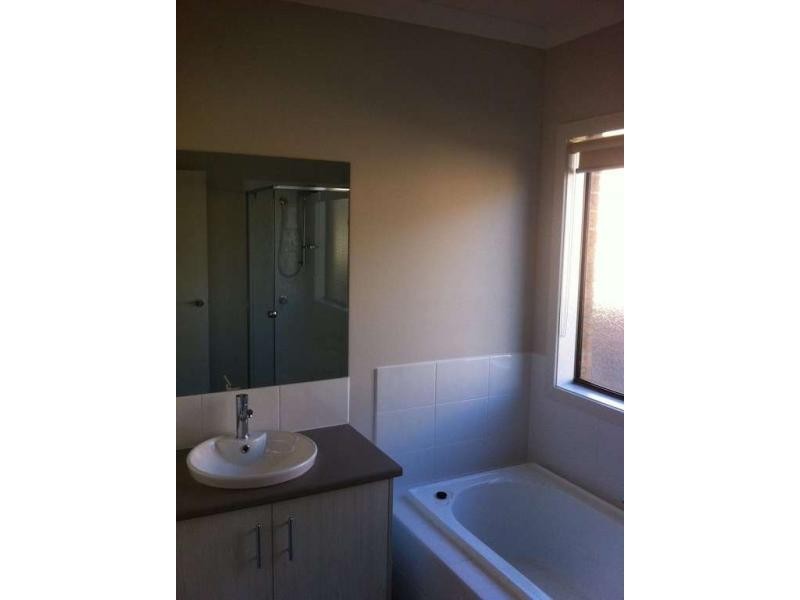 12 Howe Way, Cranbourne East VIC 3977