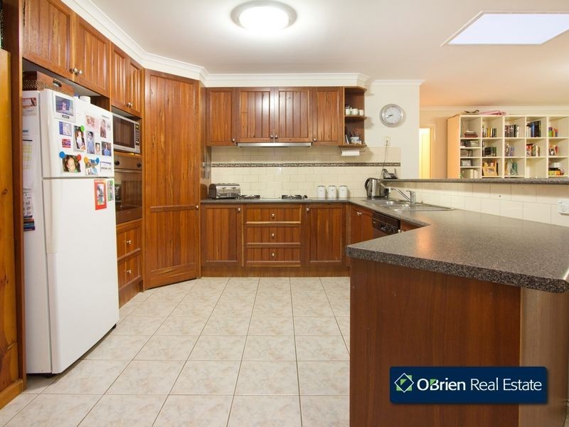 39 Marlesford Crescent, Berwick VIC 3806