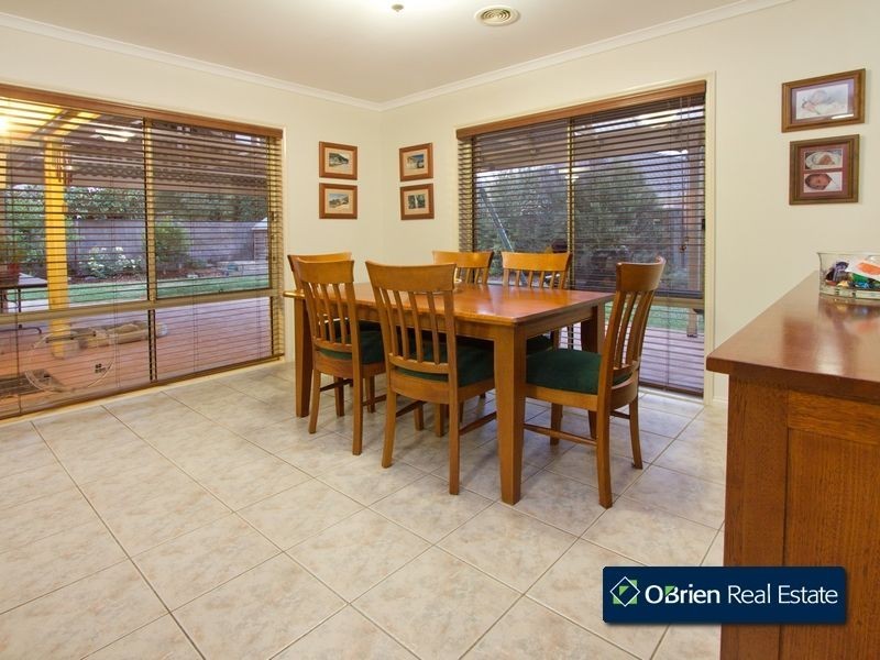 39 Marlesford Crescent, Berwick VIC 3806