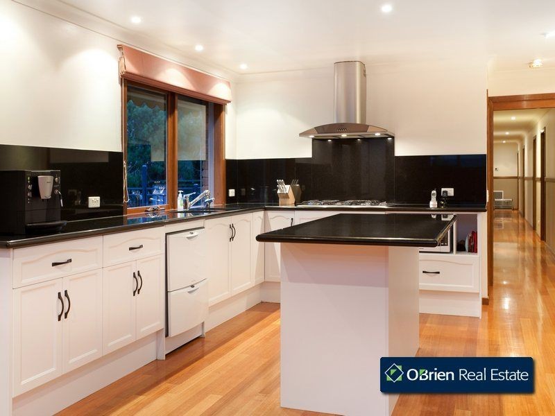 17 Caserta Drive, Berwick VIC 3806