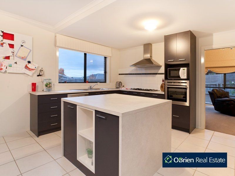 8 Northgate Drive, Berwick VIC 3806