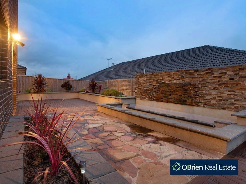 8 Northgate Drive, Berwick VIC 3806