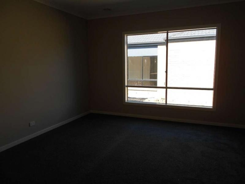 10 Curren Drive, Officer VIC 3809