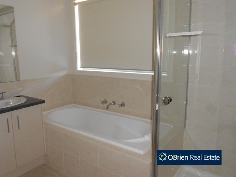 49 Villella Drive, Pakenham VIC 3810