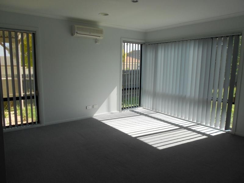 16 Fieldhouse Lane, Berwick VIC 3806