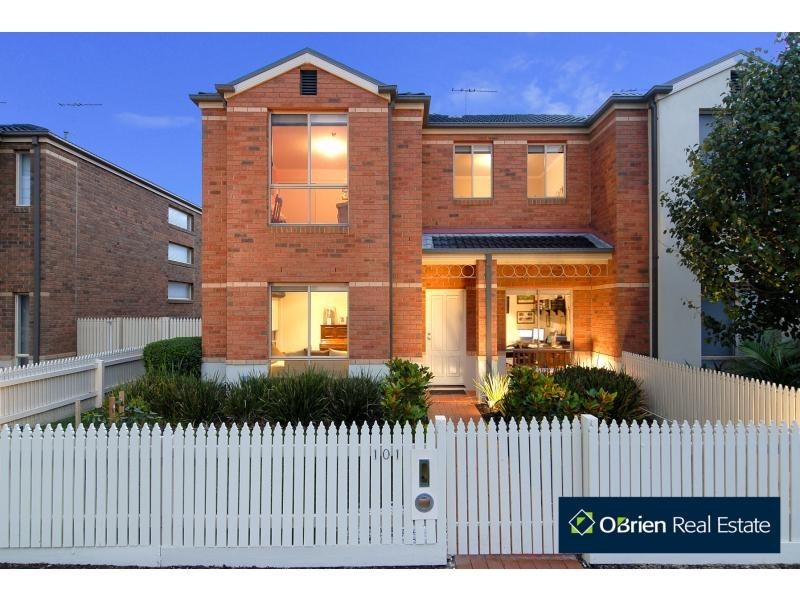101 Golden Grove Drive, Narre Warren South VIC 3805