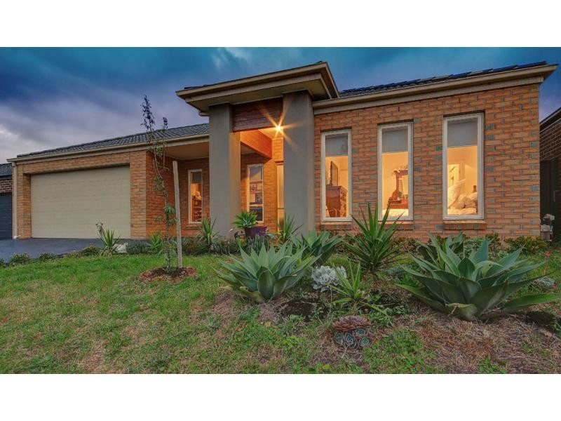 3 Willowdale Drive, Cranbourne North VIC 3977