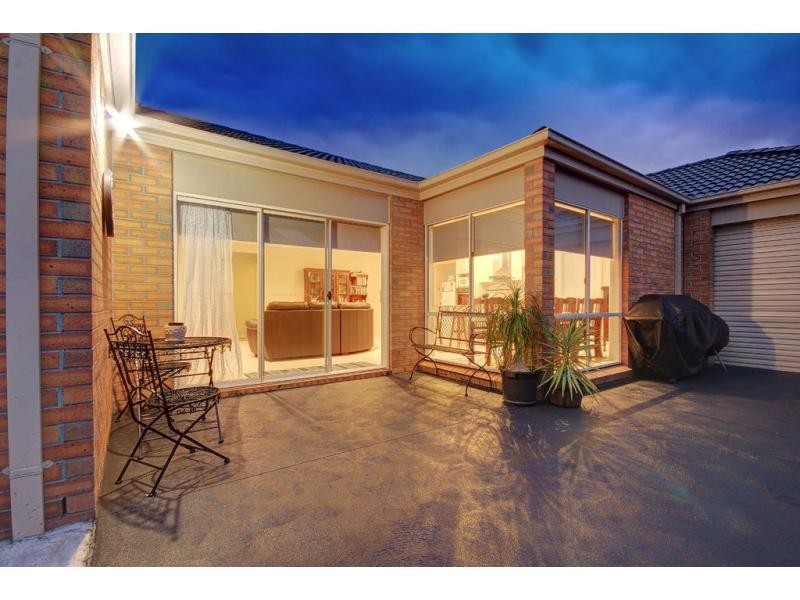 3 Willowdale Drive, Cranbourne North VIC 3977