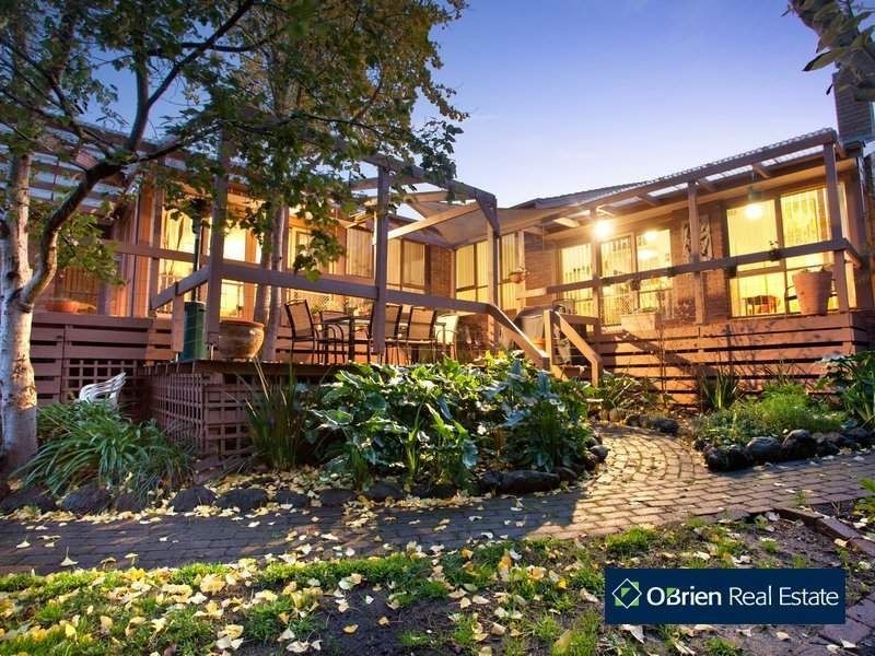 69 Edrington Park Drive, Berwick VIC 3806