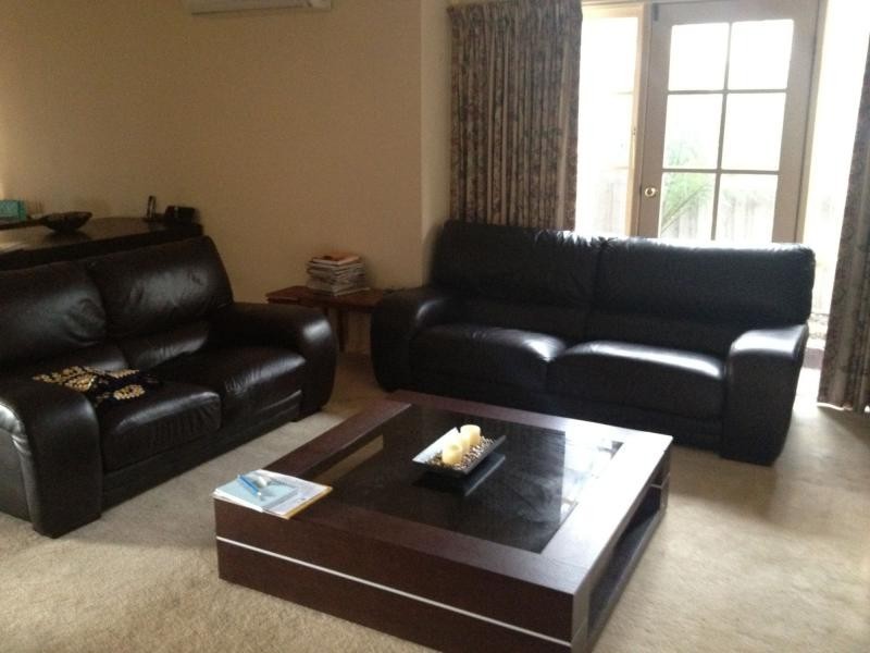 2/49 Collins Crescent, Berwick VIC 3806