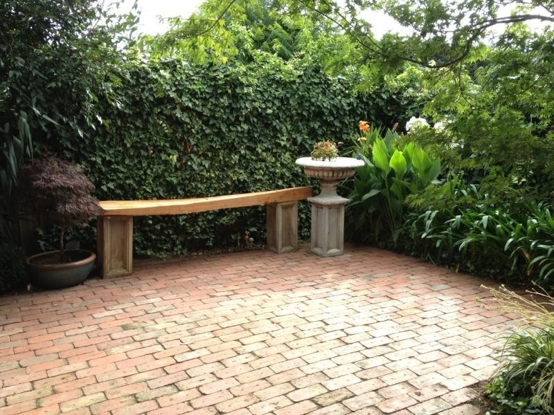 2/49 Collins Crescent, Berwick VIC 3806