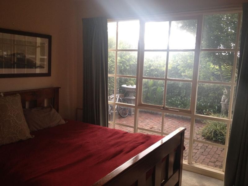 2/49 Collins Crescent, Berwick VIC 3806