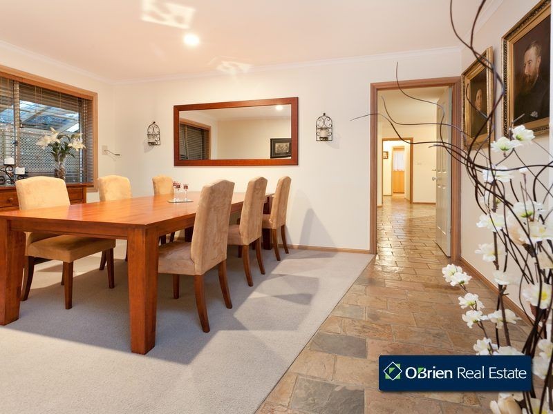 12 Millgrove Way, Berwick VIC 3806