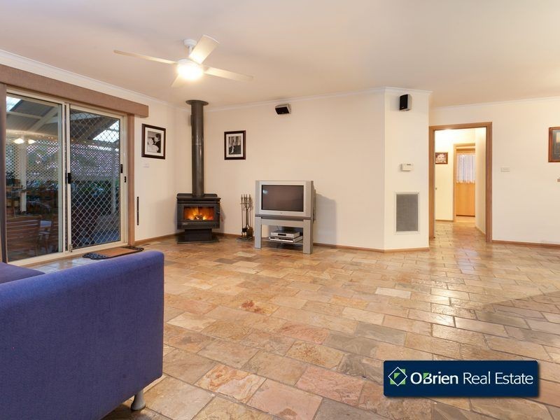 12 Millgrove Way, Berwick VIC 3806