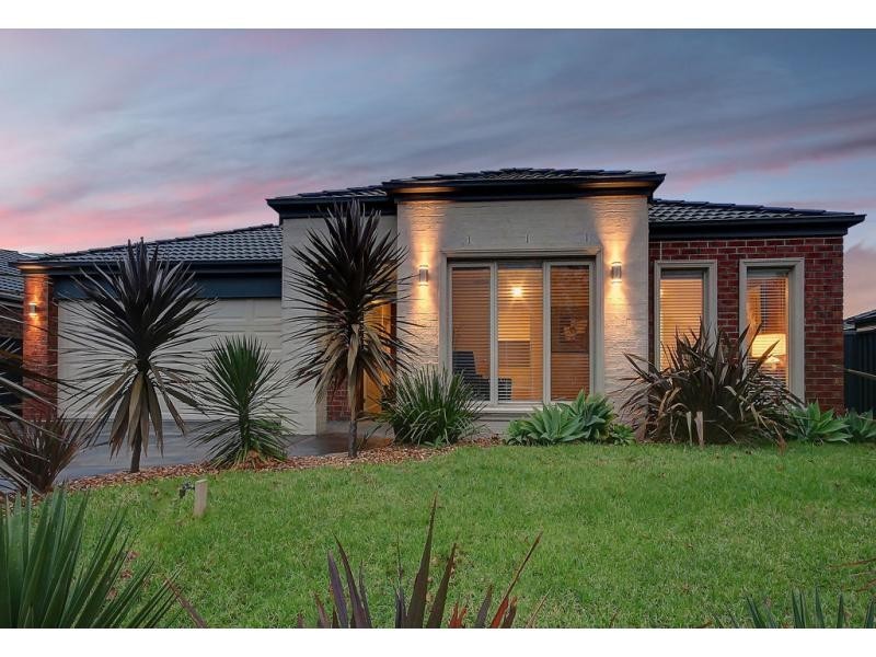 108 Shearwater Drive, Pakenham VIC 3810