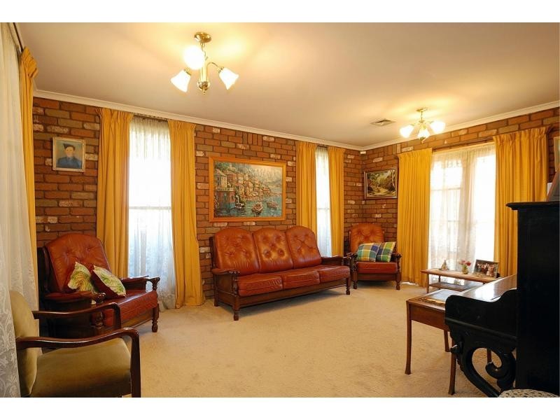 22 Meadow Wood Walk, Narre Warren VIC 3805