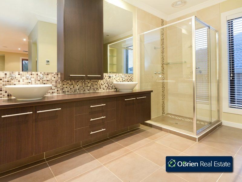 16 Viewgrand Drive, Berwick VIC 3806