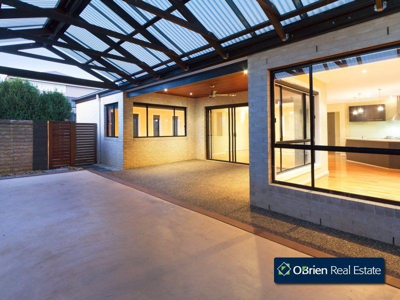 16 Viewgrand Drive, Berwick VIC 3806