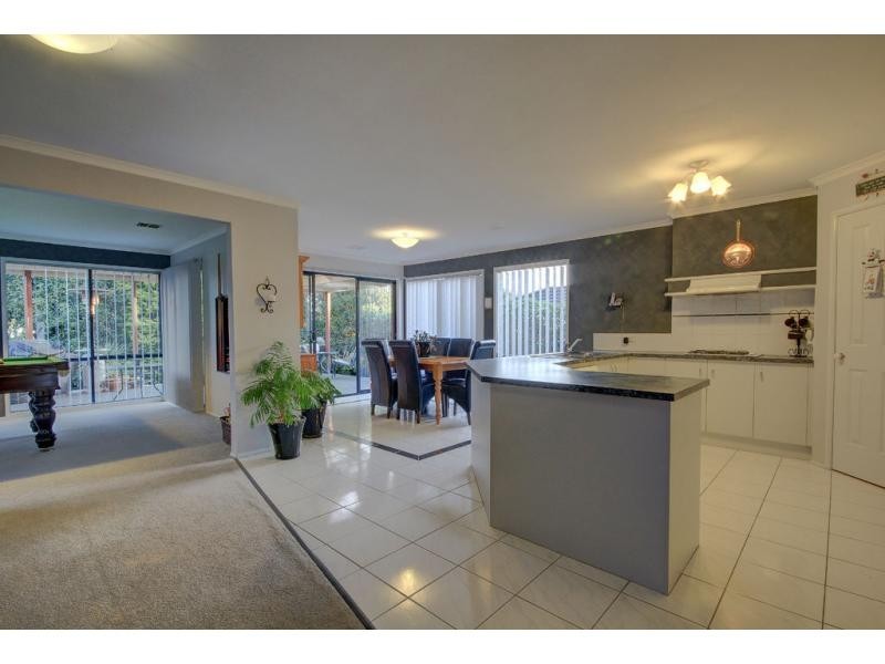 20 McCubbin Way, Berwick VIC 3806
