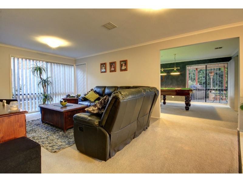20 McCubbin Way, Berwick VIC 3806