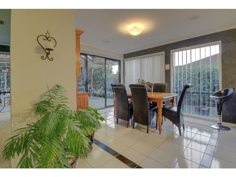20 McCubbin Way, Berwick VIC 3806